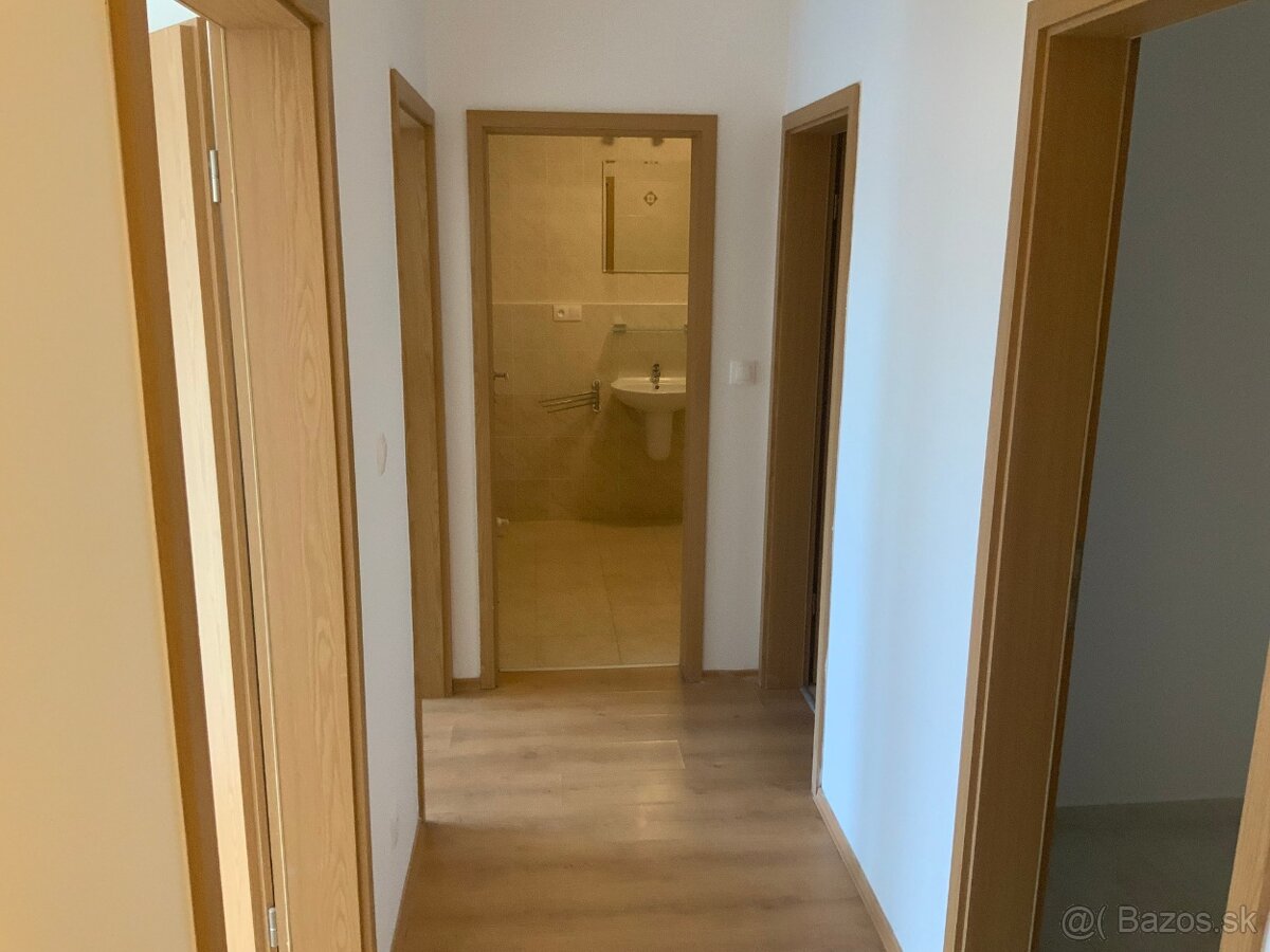 Na prenájom priestranný 5 izbový byt s záhradou 105 m2