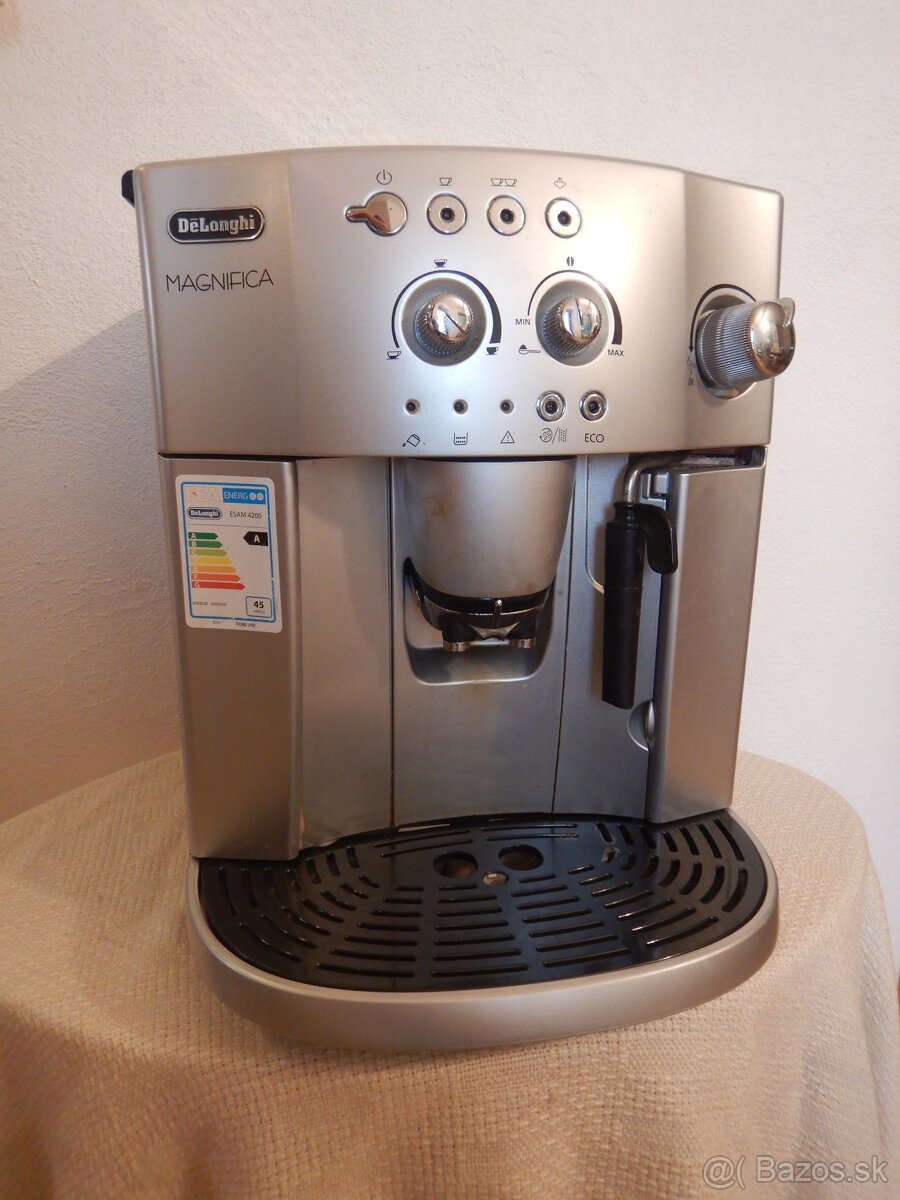 kávovar DeLonghi Magnifica ESAM 4200