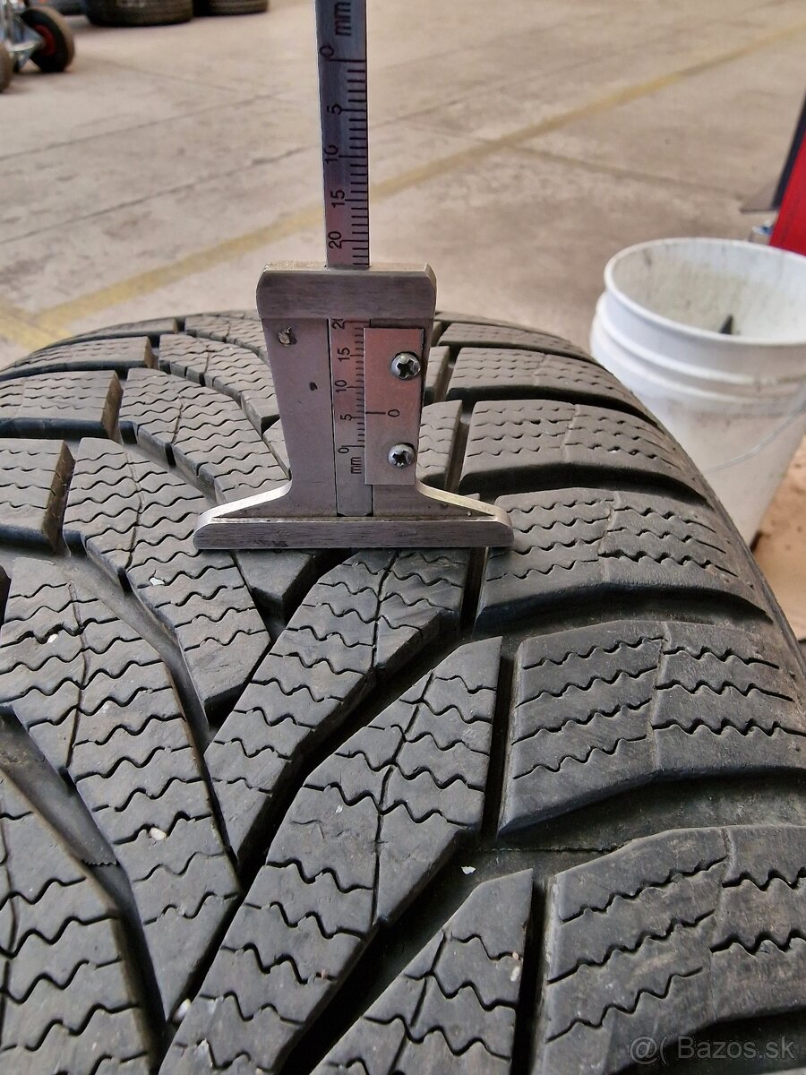 215/55R17 NEXEN