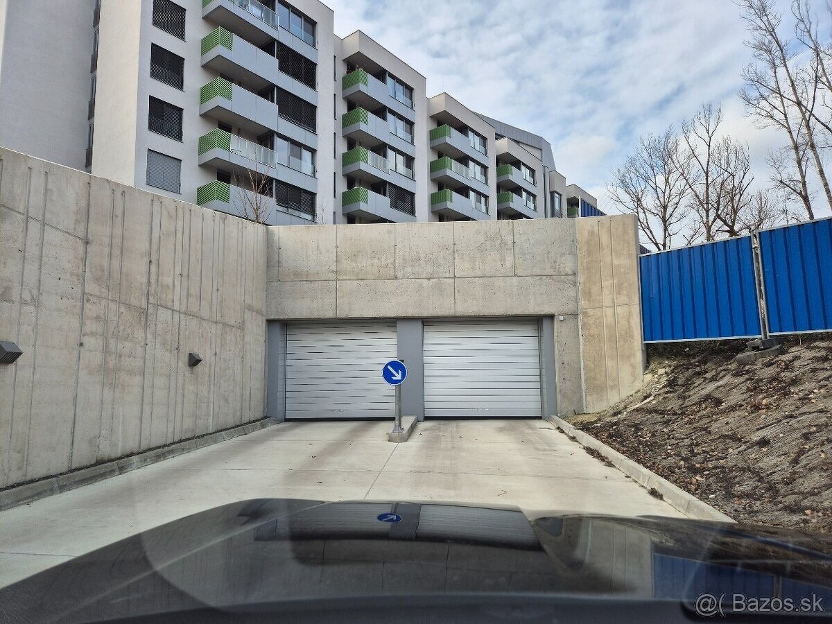 Garážové státie Zelené Záluhy, Hanulova ulica