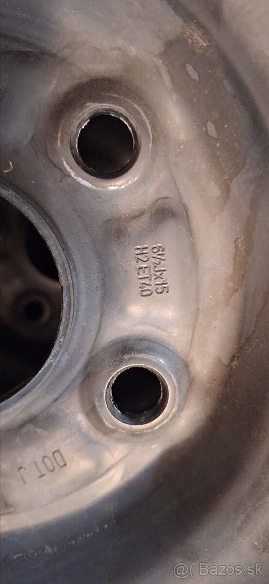 Predam 4ks pneu bidgestone na diskoch.