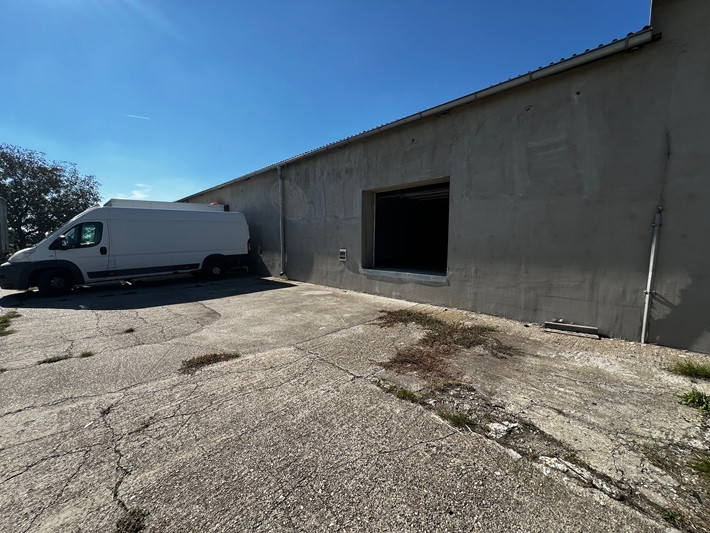 Veľkorysá garáž, obchodný  či multifunkčný priestor v obci Š