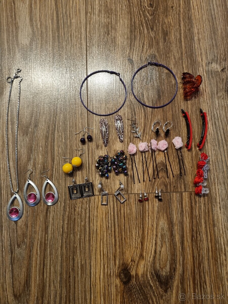 Náhrdelník, náušnice, sponky