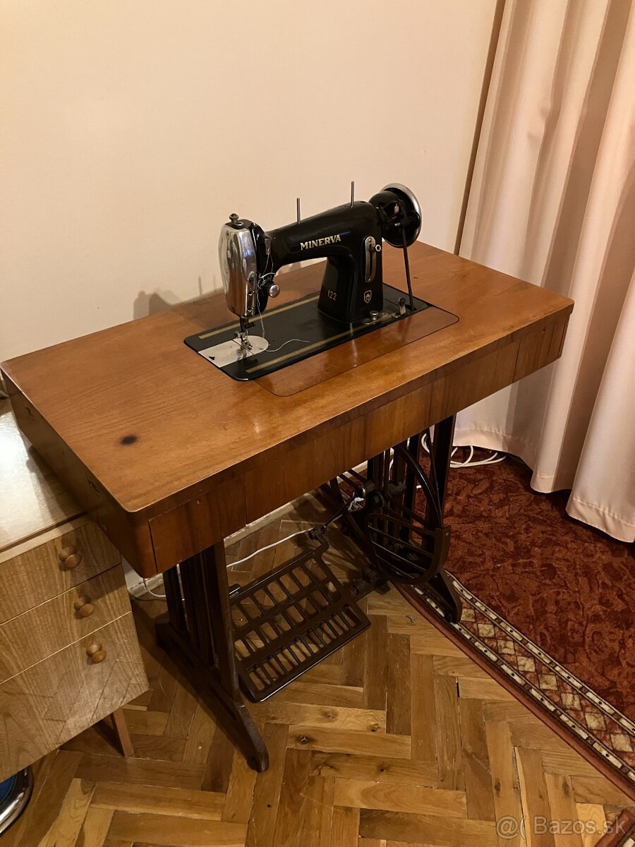 Šijací stroj, šľapací, Minerva