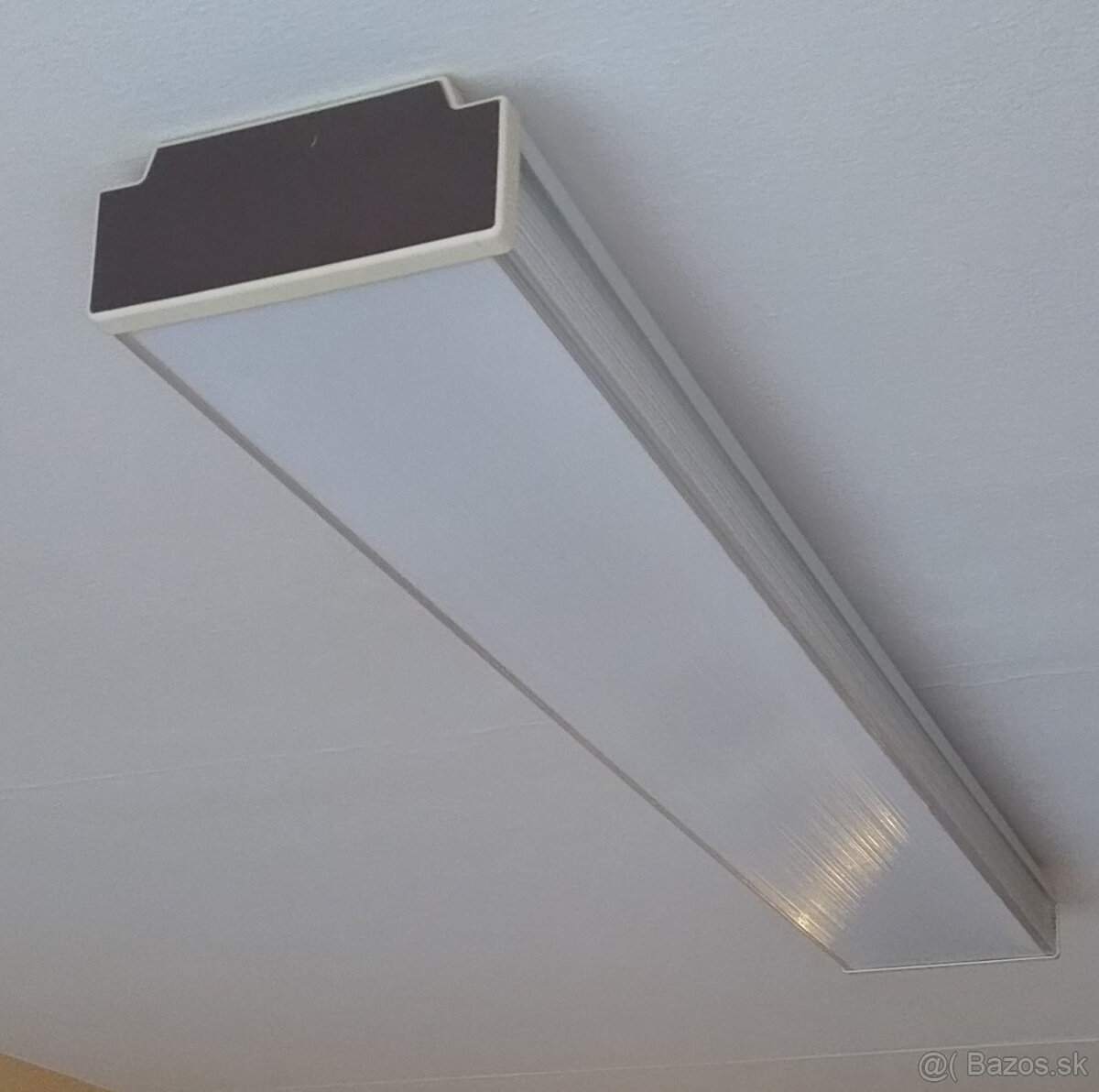 Trubicové neónové svietidlo