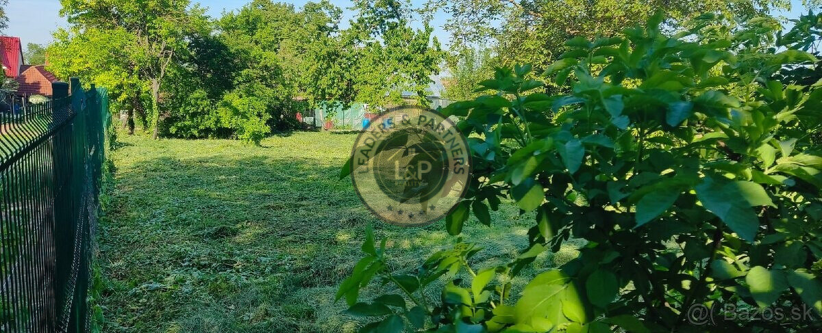 Na predaj pozemok vhodný na výstavbu RD v obci Dolné Dubové