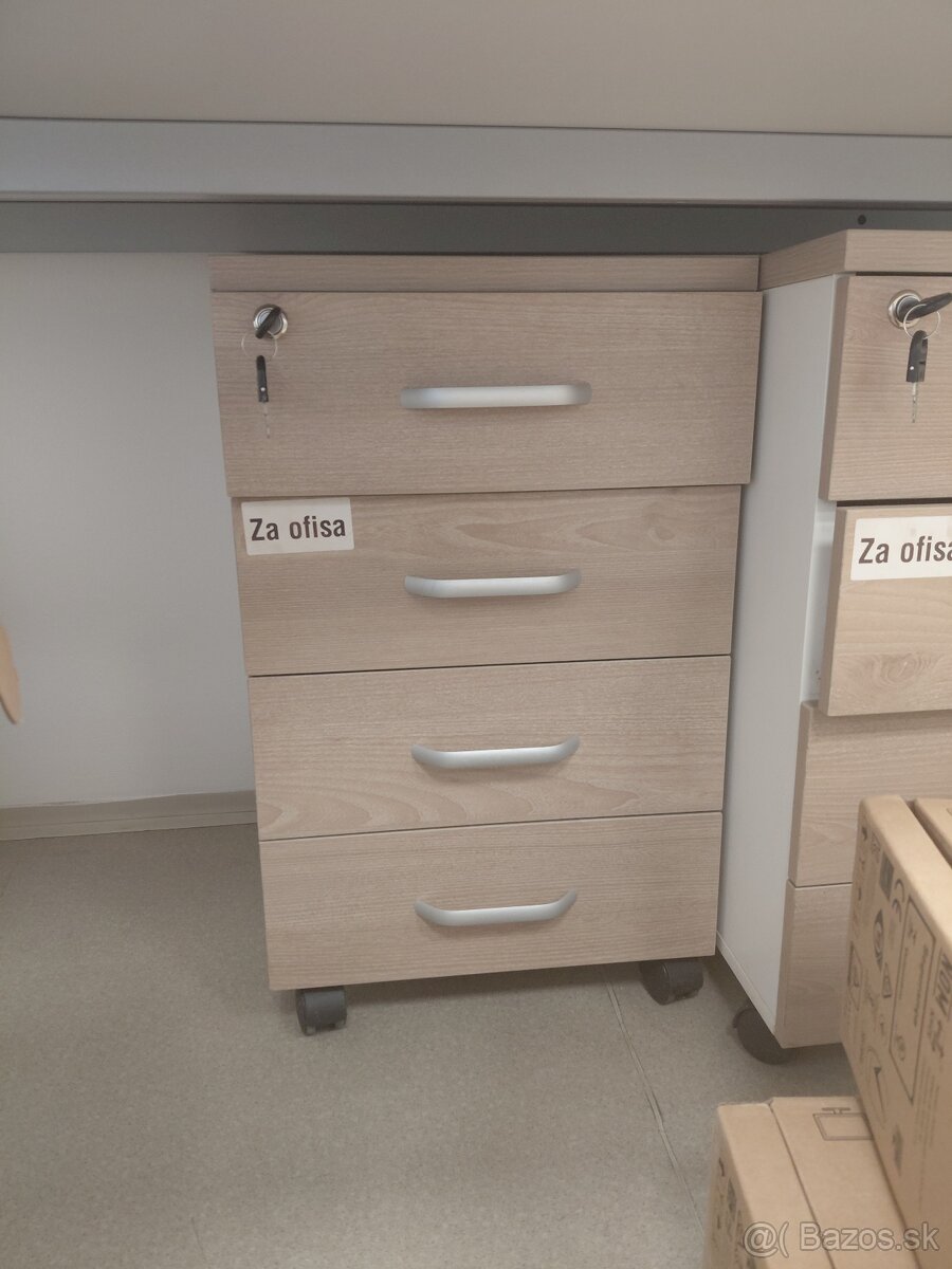 Kancelársky nábytok