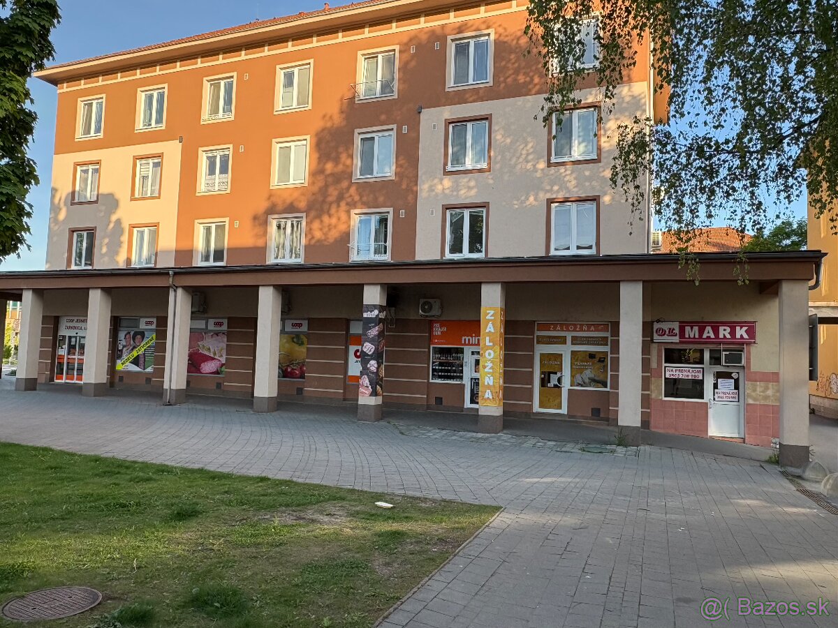 Obchodný priestor námestie, 80m2, 500€
