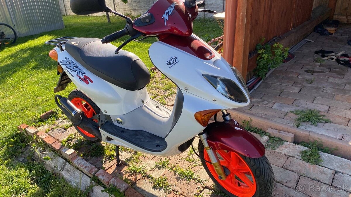 Honda x8r