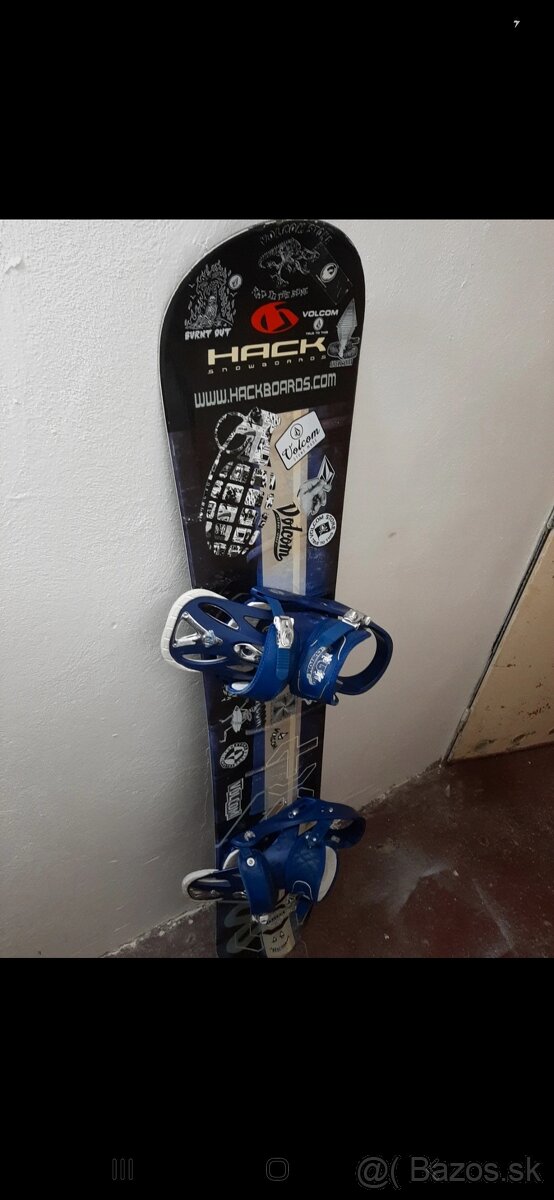 Snowboard s viazaním a topánkami