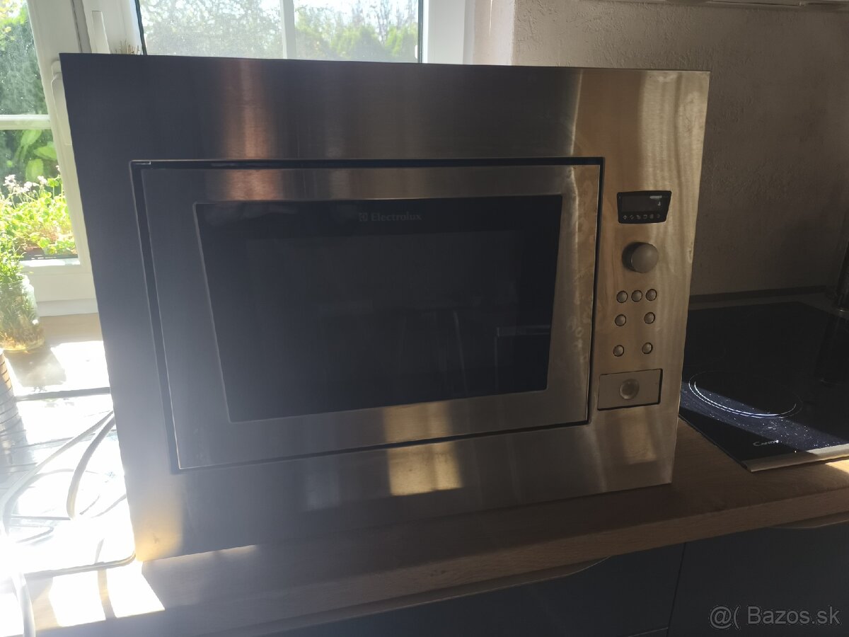Vstavaná mikrovlnná rúra Electrolux