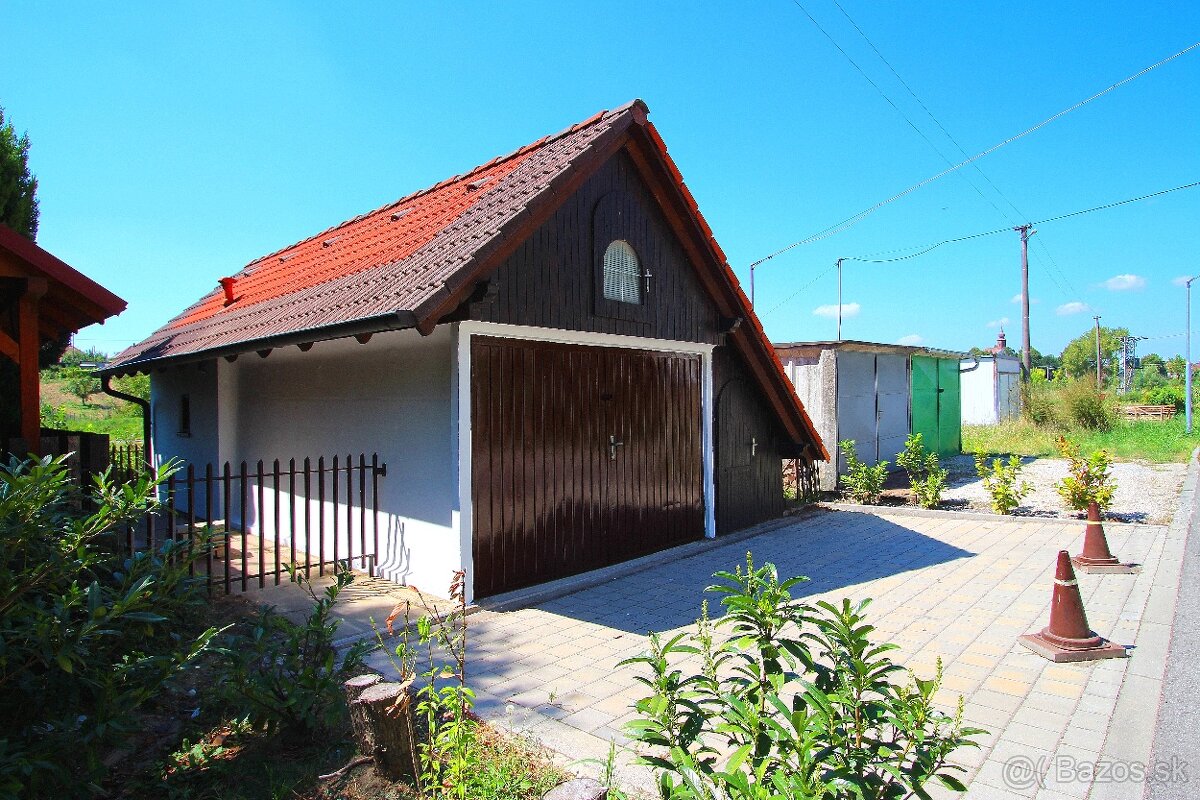 Garáž so skladom a pivnicou