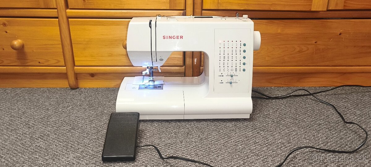 Predám šijací stroj Singer 7462+príslušenstvo