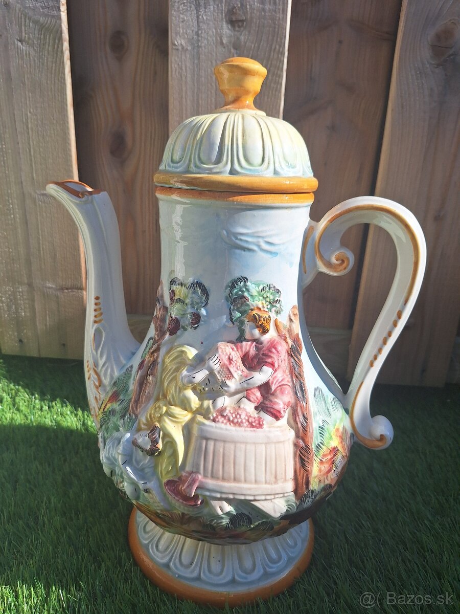 Velky starozitni porcelanovy cajnik