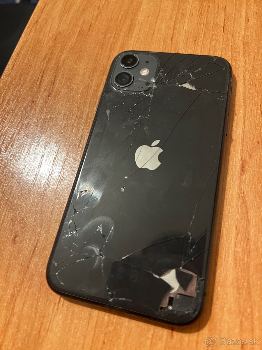 iPhone 11 • 128 GB