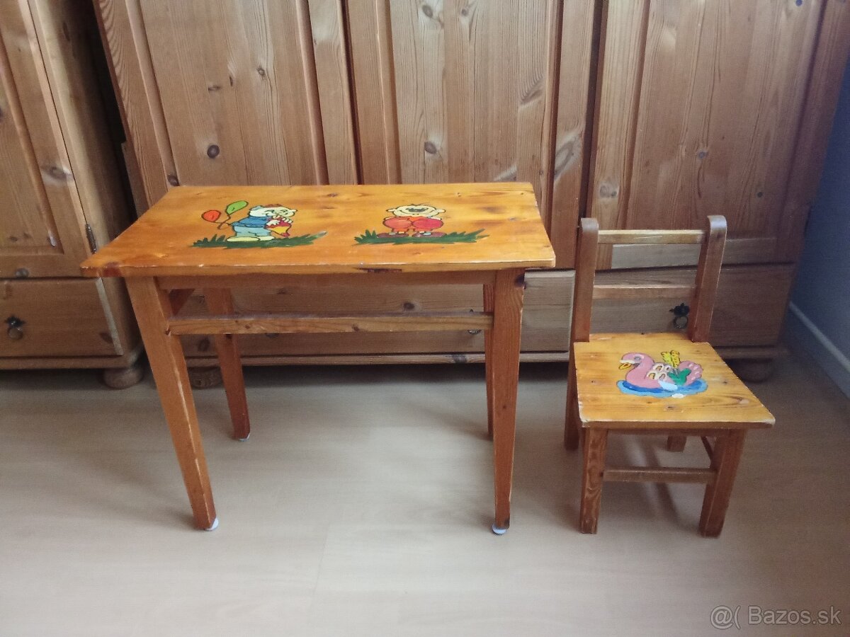 Detský drevený stôl a stolička