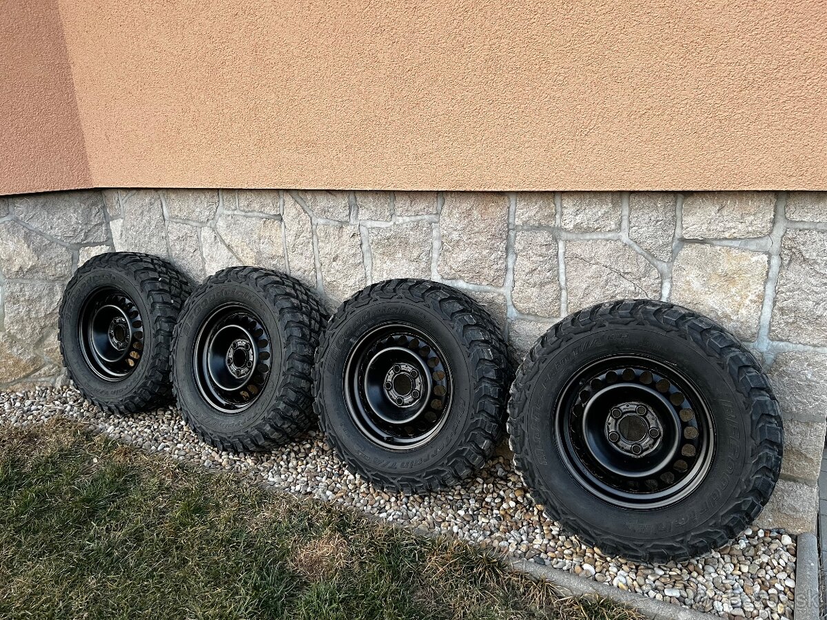 BF goodrich mud terrain KM3 215/75r15