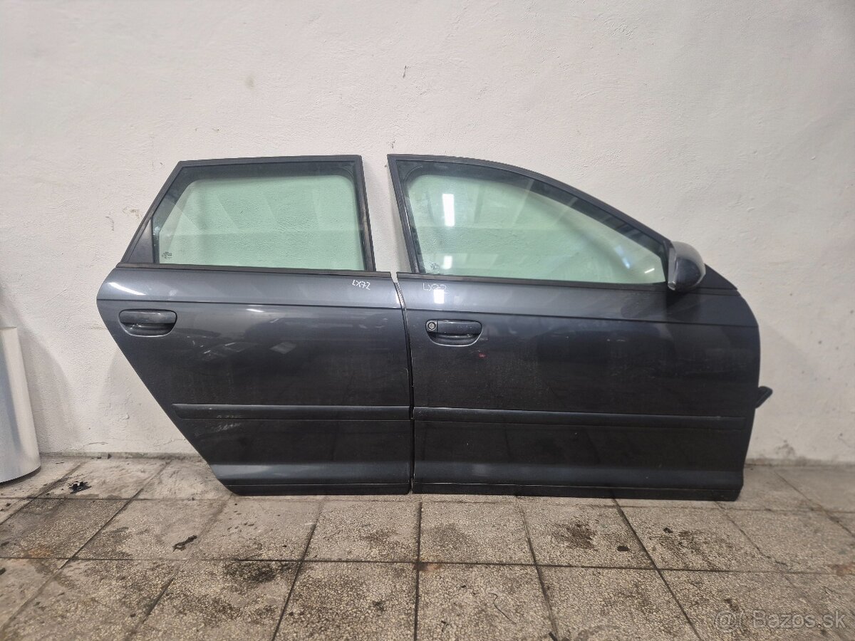 Predám náhradné diely na Audi a3 8p - pravé dvere -