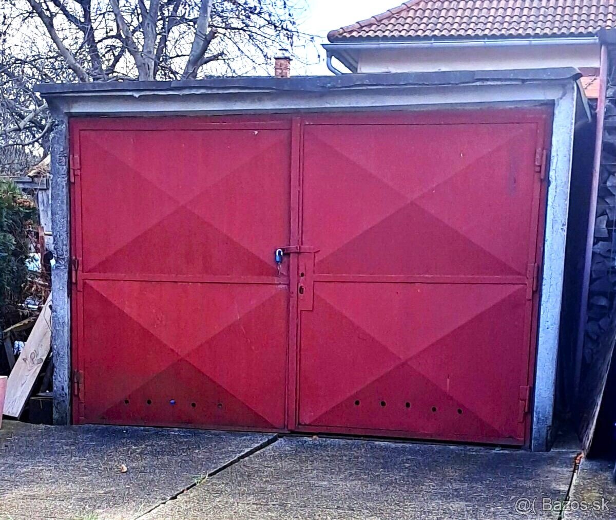 Predam betonovu garaz.