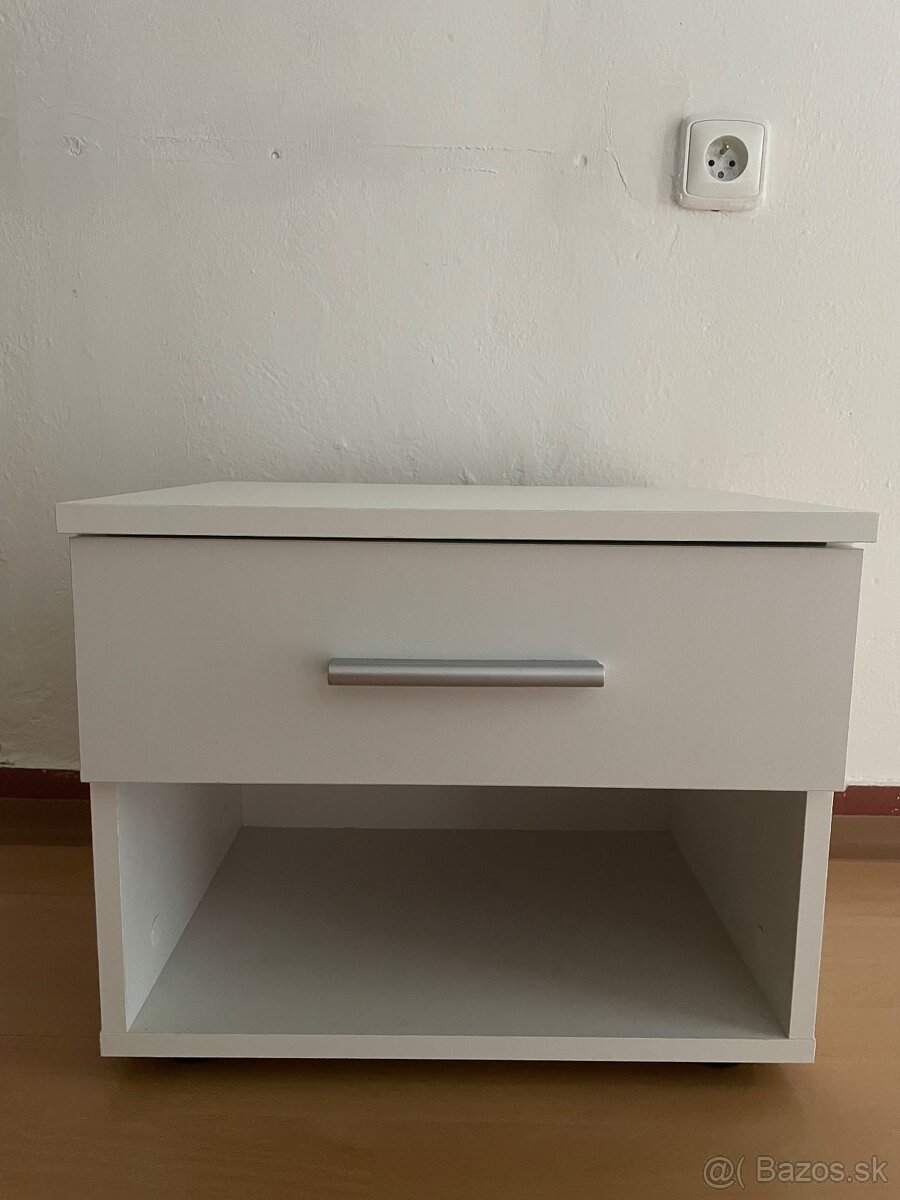 Nočné stolíky