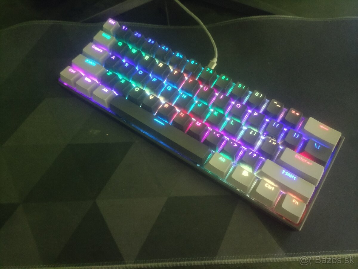 mechanická klávesnica atom