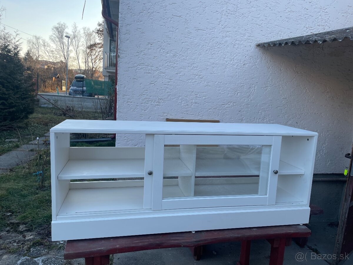 Skrinka pod tv