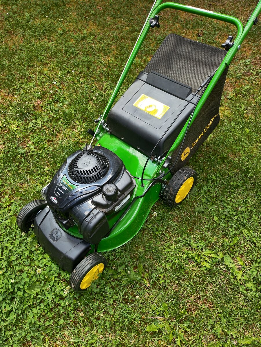 Predám benz. kosačku John Deere RUN41