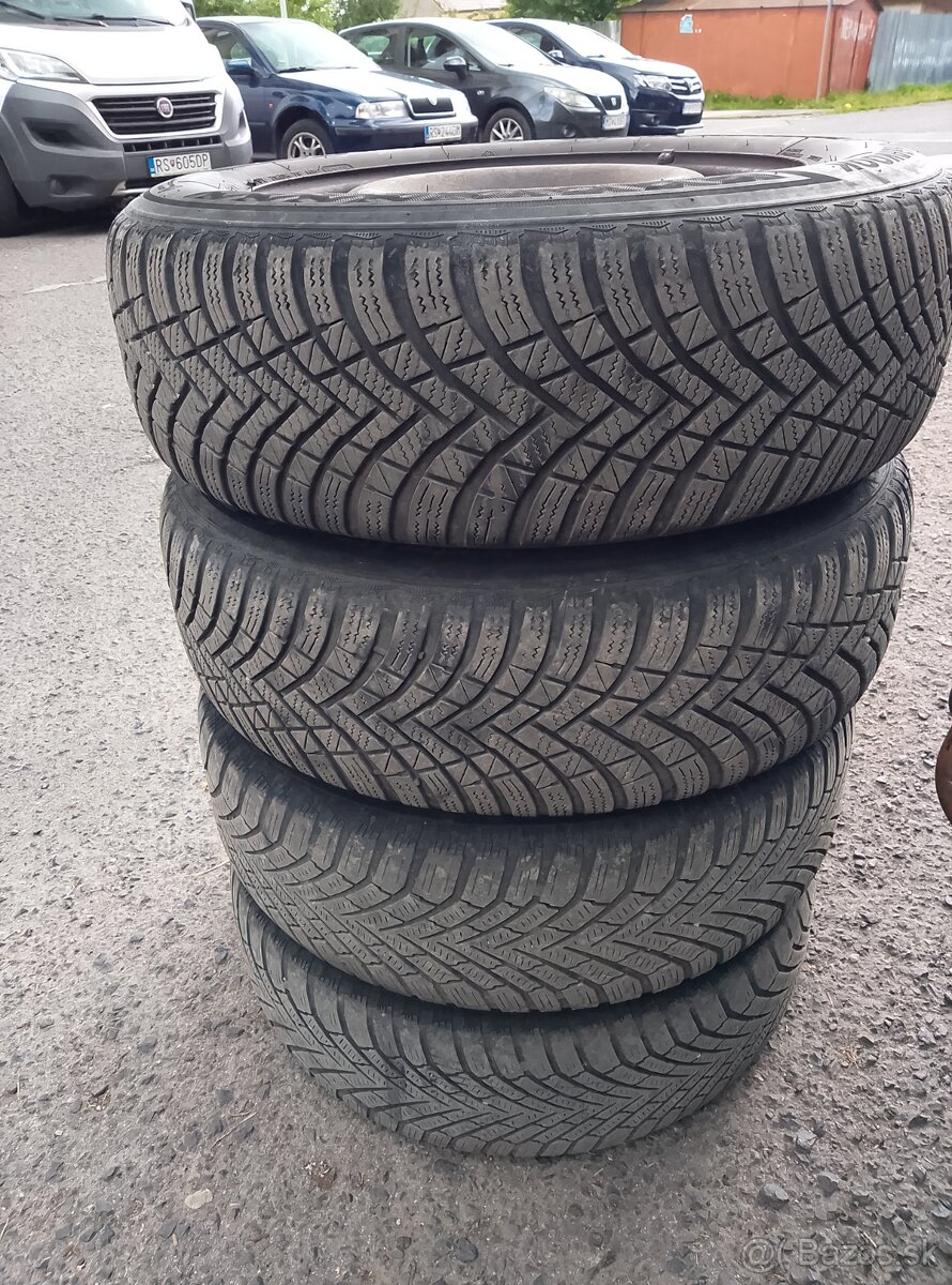 Predám Celoročné Pneumatiky Na plechové disky 5x100 R15