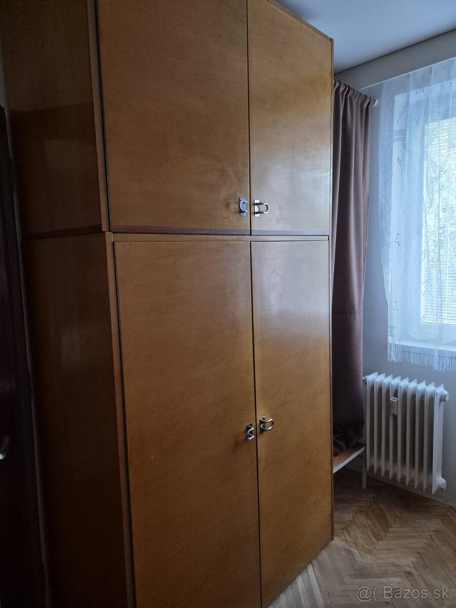 Darujem skriňu