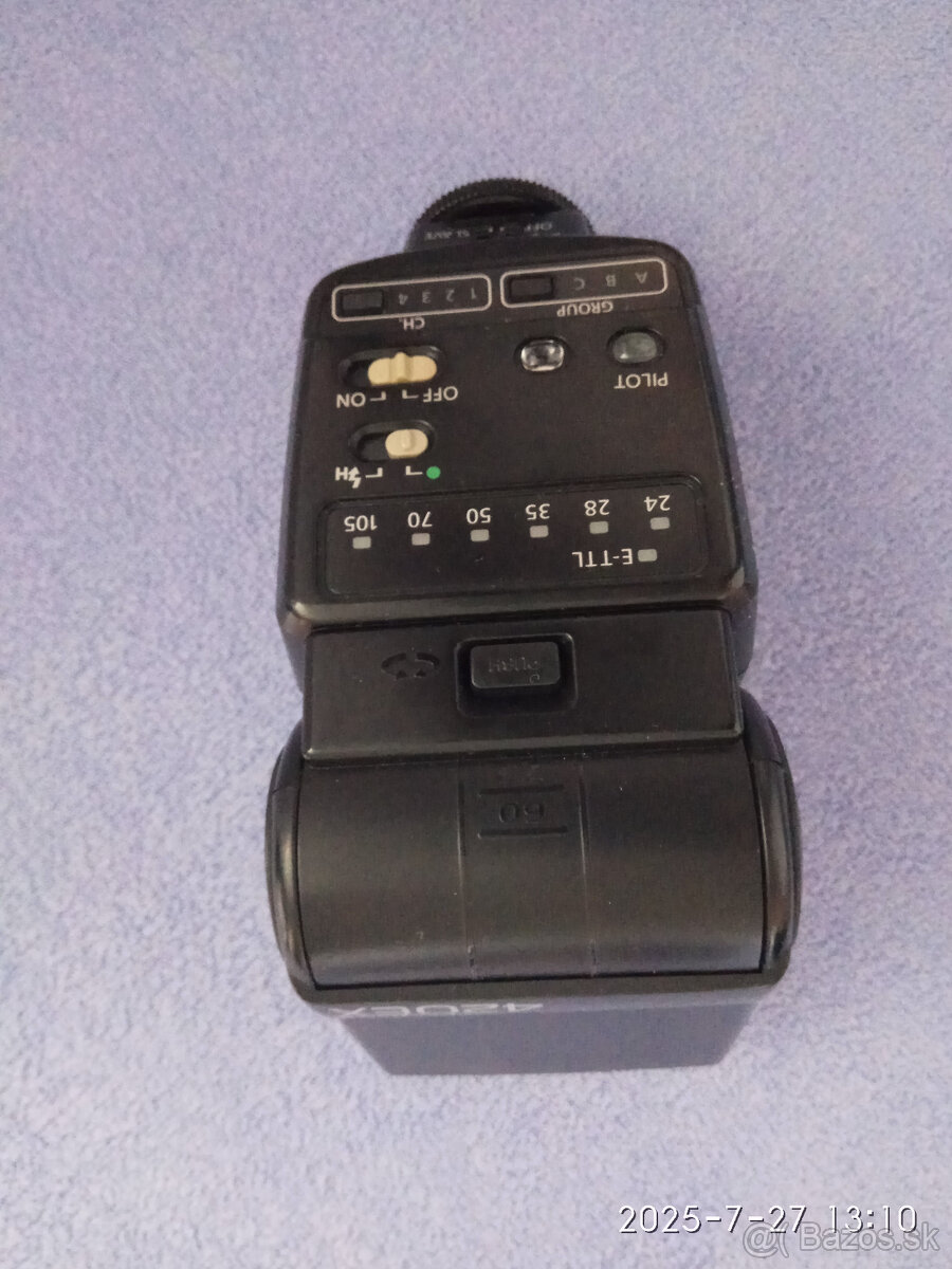 Blesk na zrkadlovky Canon