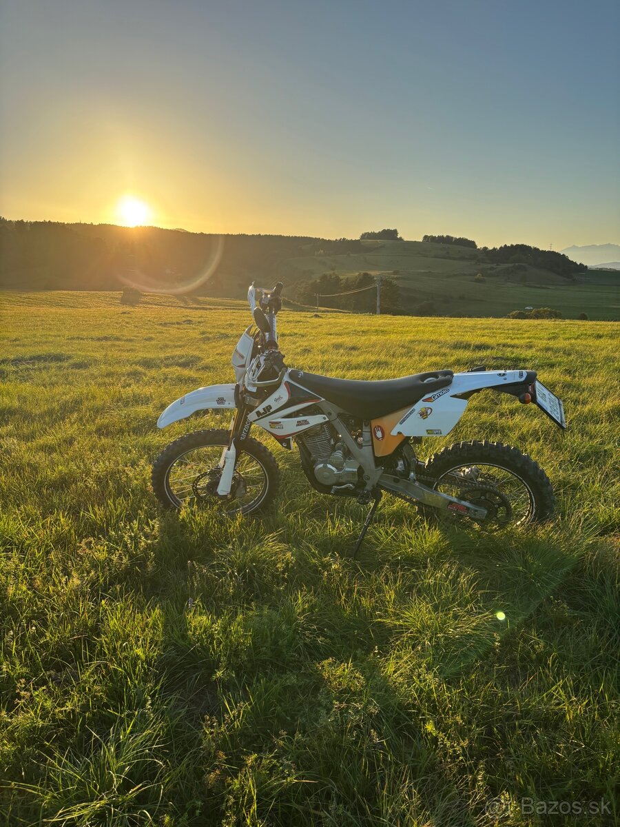 Ajp pr4 240