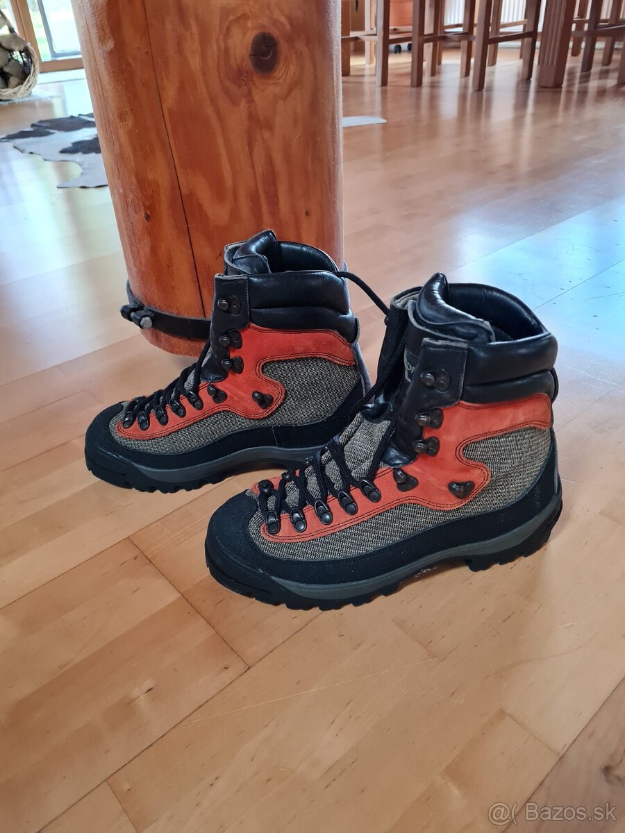 Turistické topánky a iné