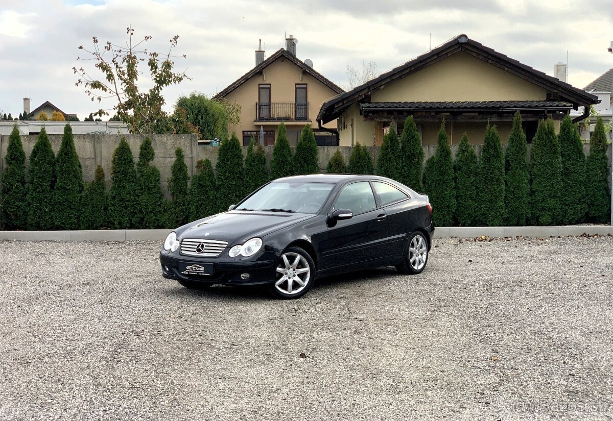 MERCEDES-BENZ C TRIEDA KUPÉ 230 V6 EVOLUTION SPORT 7G A/T