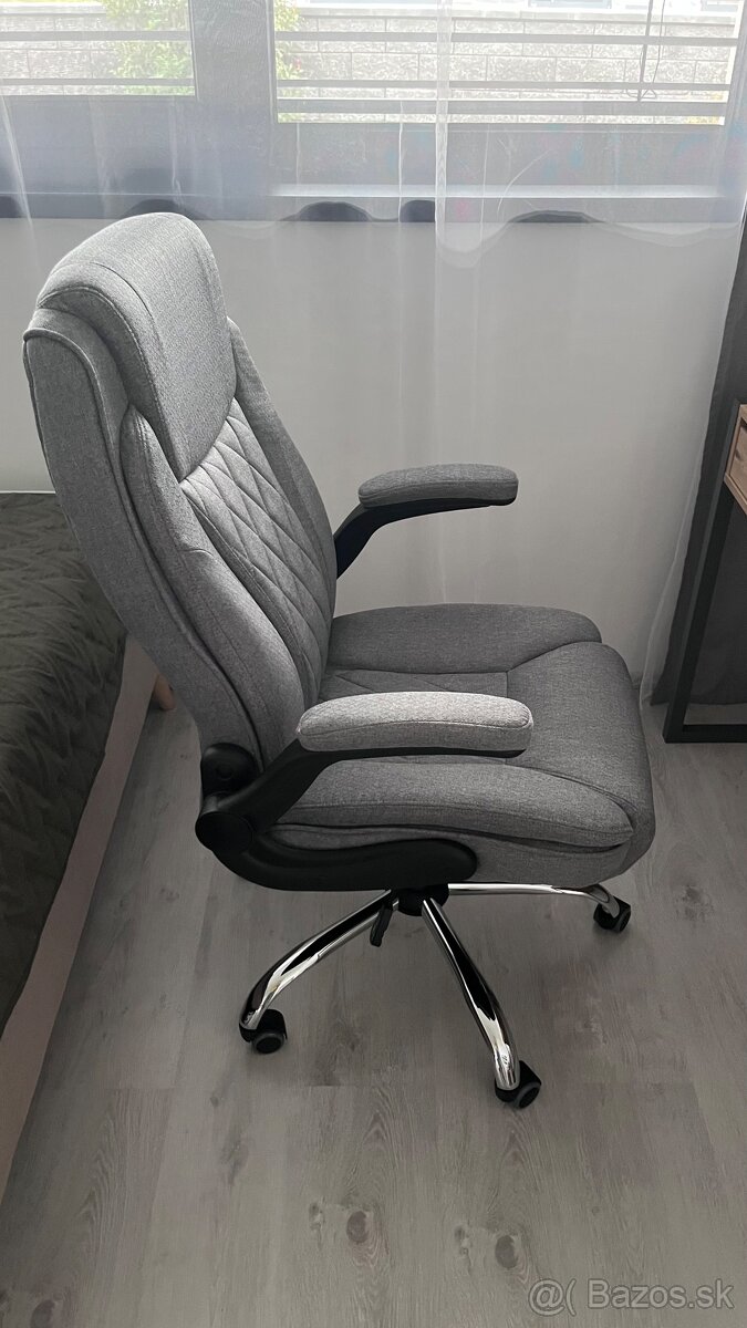 kancelárske kreslo