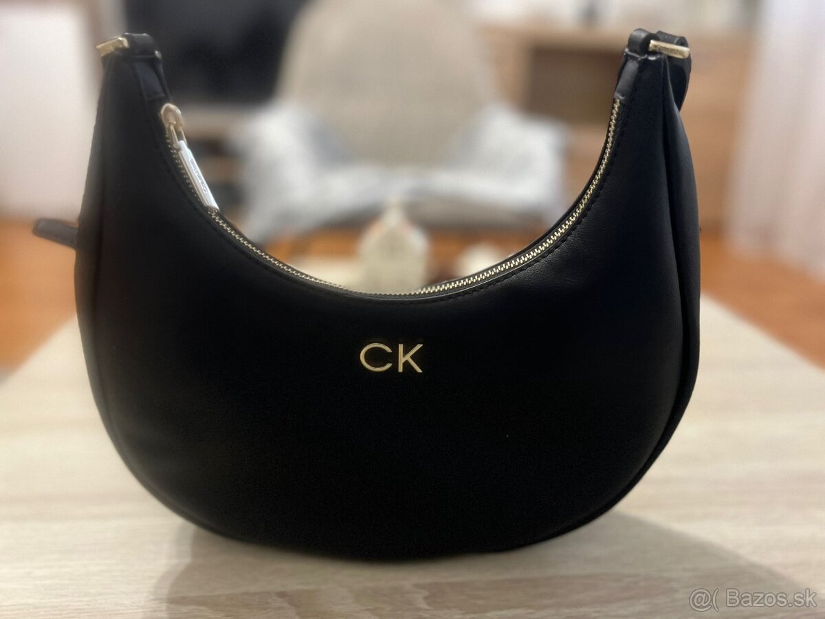 Calvin Klein cierna kabelka
