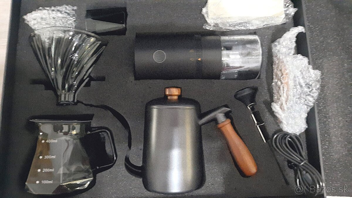 10 dielny set na prípravu kávy  zabalený v kufríku