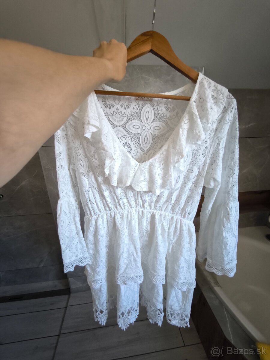 Nádherné čipkované šaty