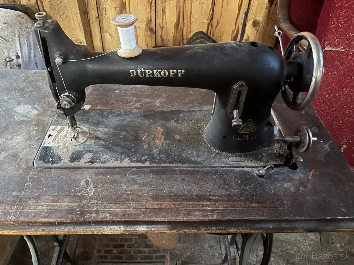 Starožitný šijací stroj durkopp