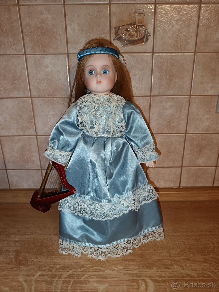 Porcelánová bábika.