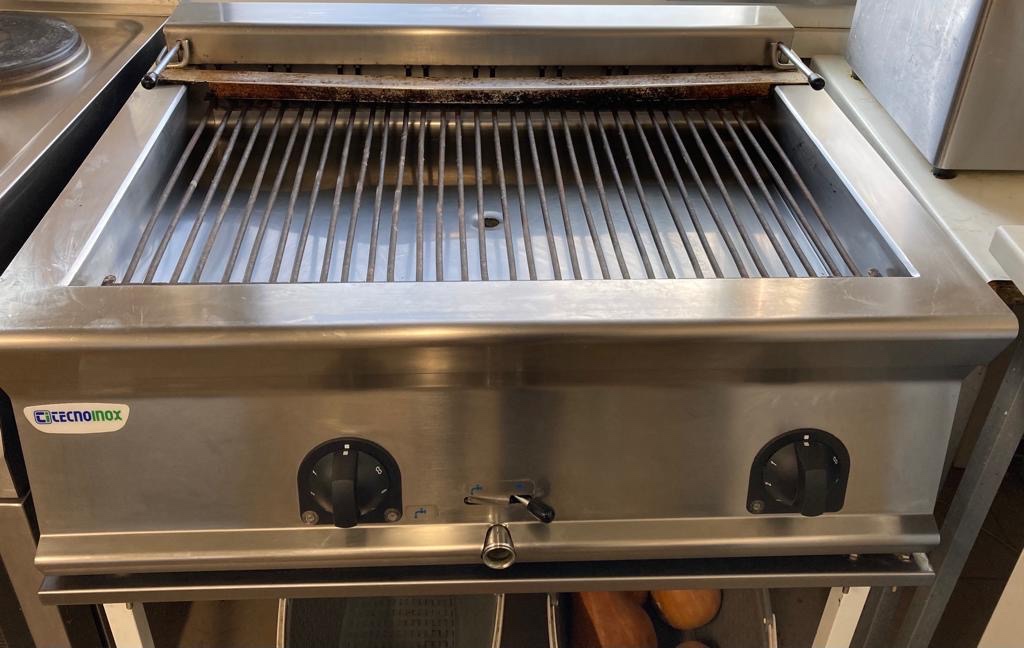 Grill malo používané