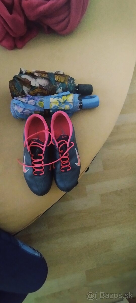 Predám plne dve vrecia kadečoho