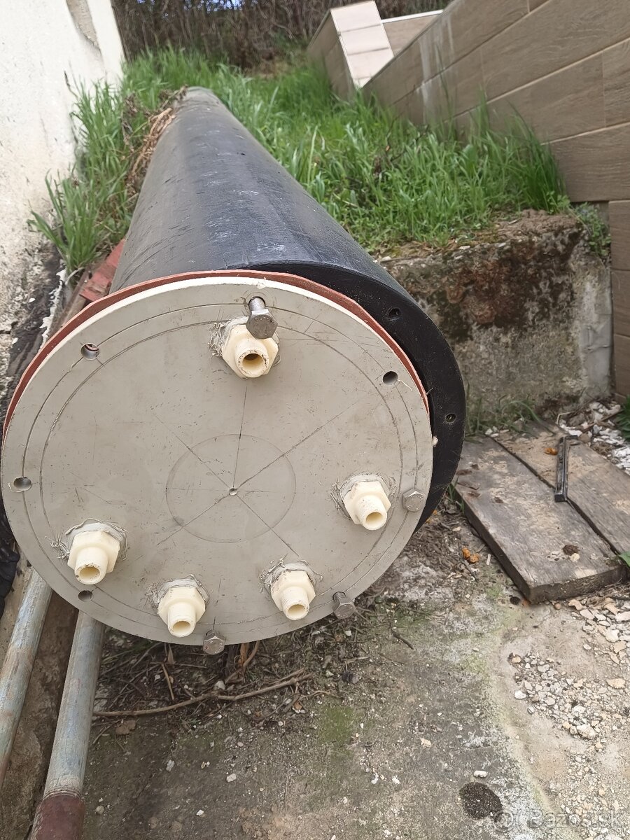 nádrž z polyetylénu