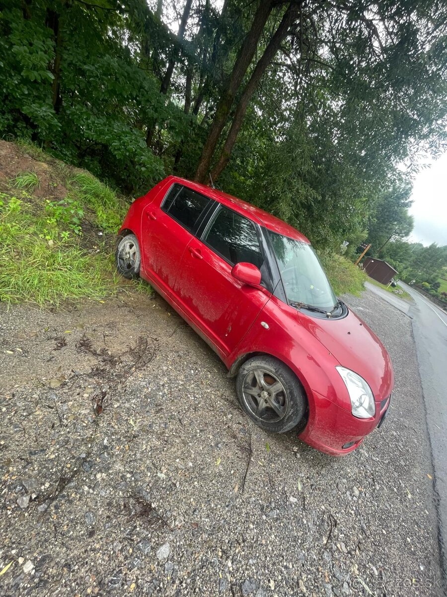 Suzuki Swift 1,3i 68kW 4x4 /NA NÁHRADNÉ DIELY/