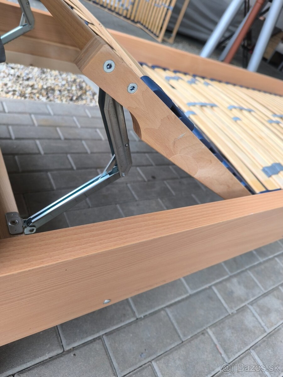 lamelový polohovateľný rošt v super stave 85x200cm