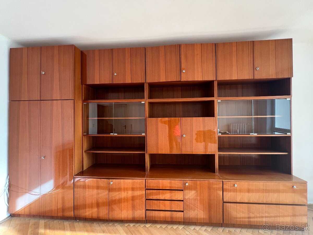 darujem obyvackovu stenu za odvoz