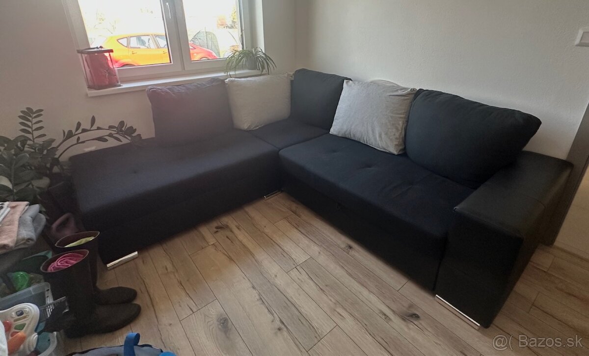 Sedačka rozťahovacia s úložným priestorom