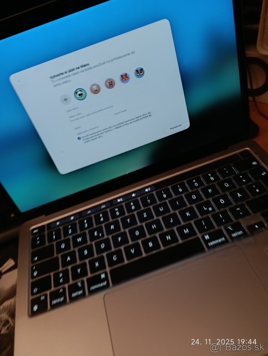 MacBook air 13 pro 8gb RAM, 8jadro 256disk