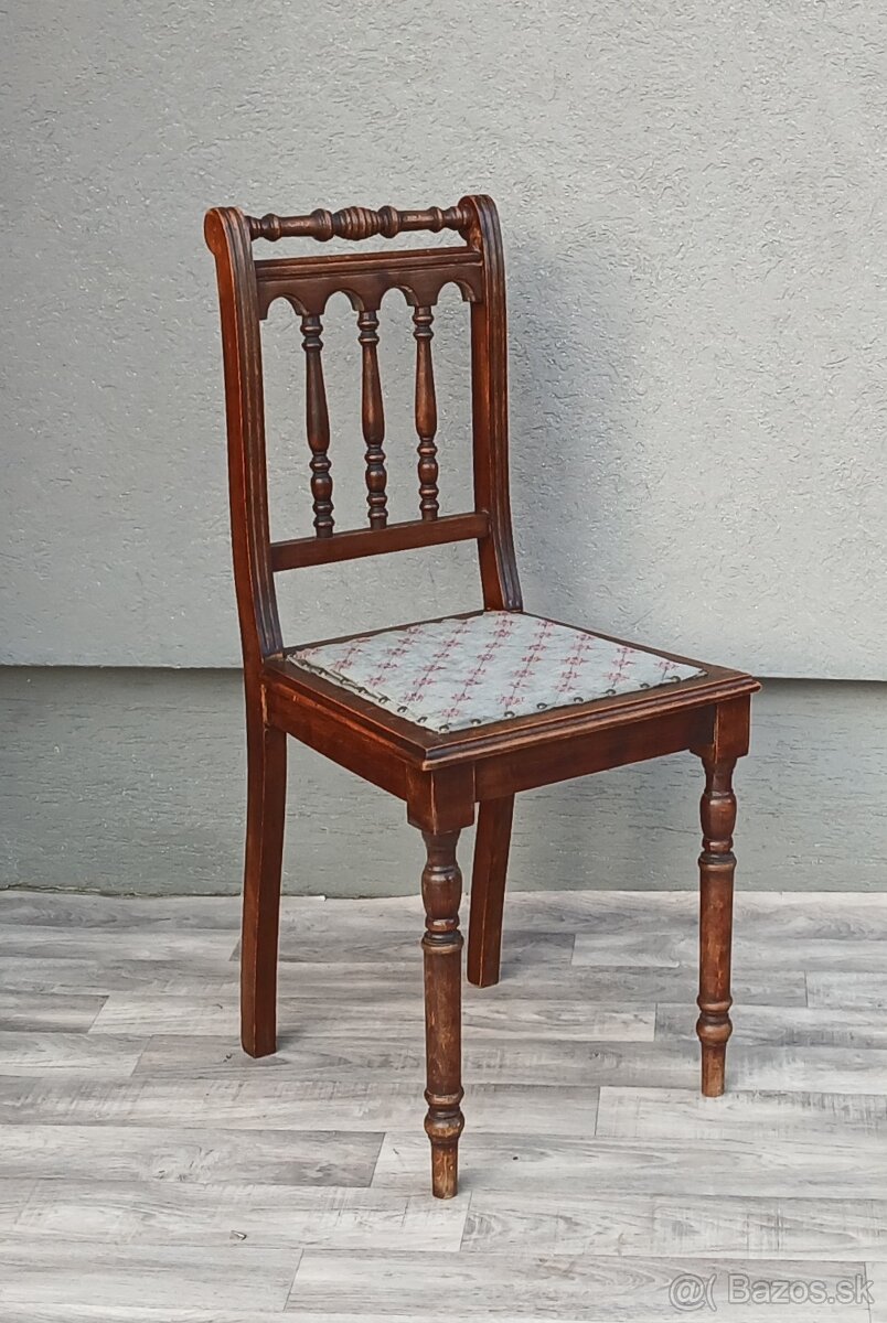 Stolička starožitná.