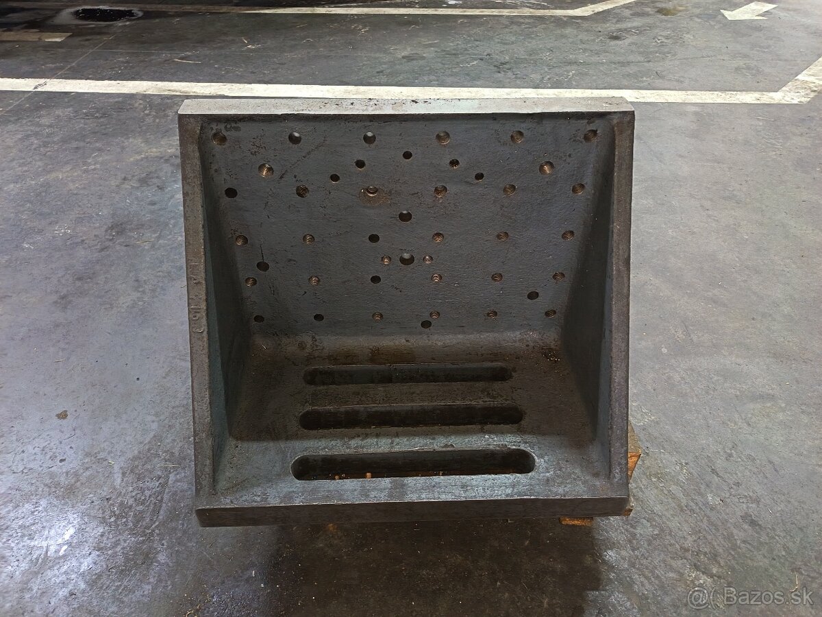 Pravouhlý stôl