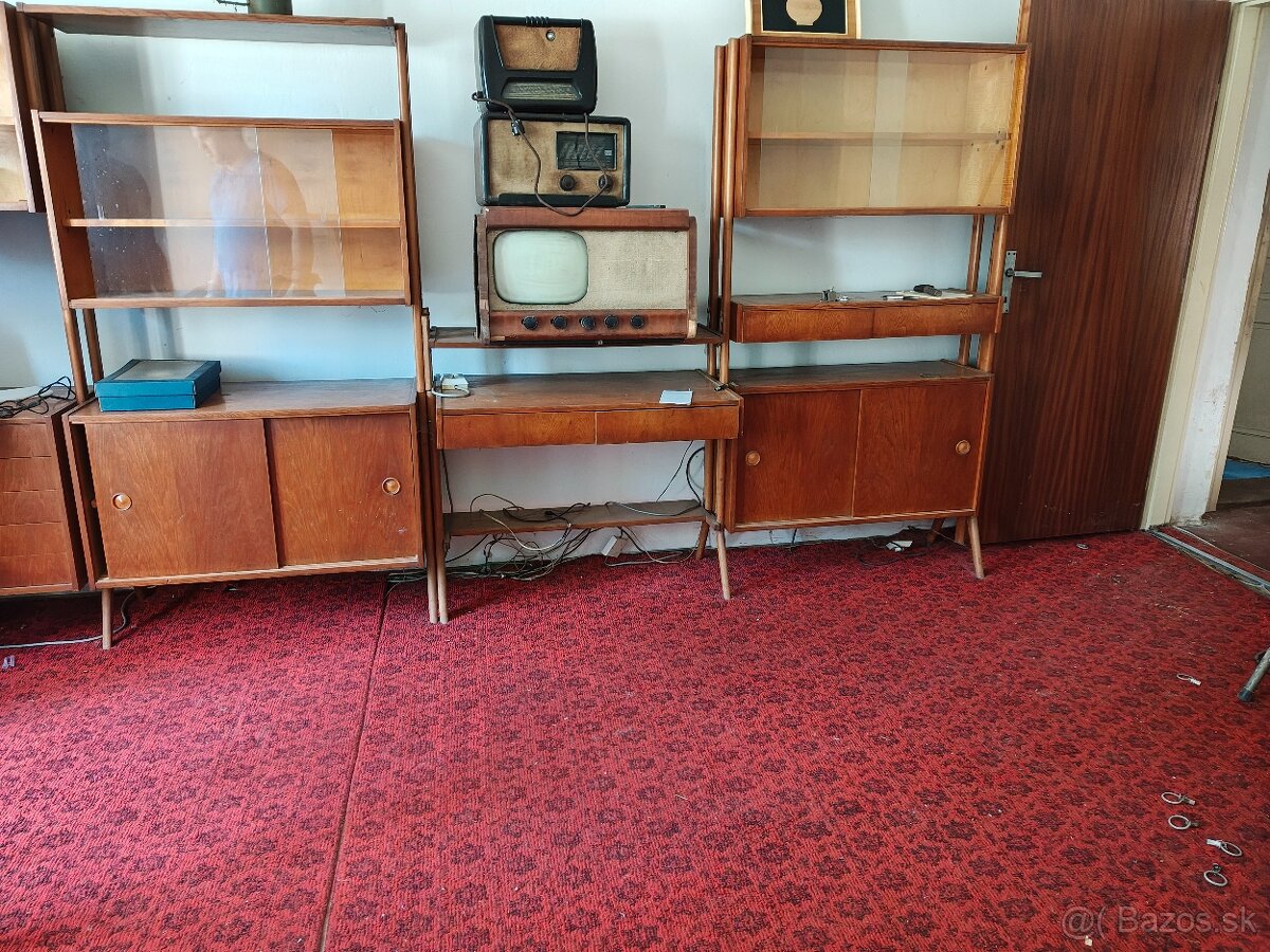 Darujem drevené skrinky retro.